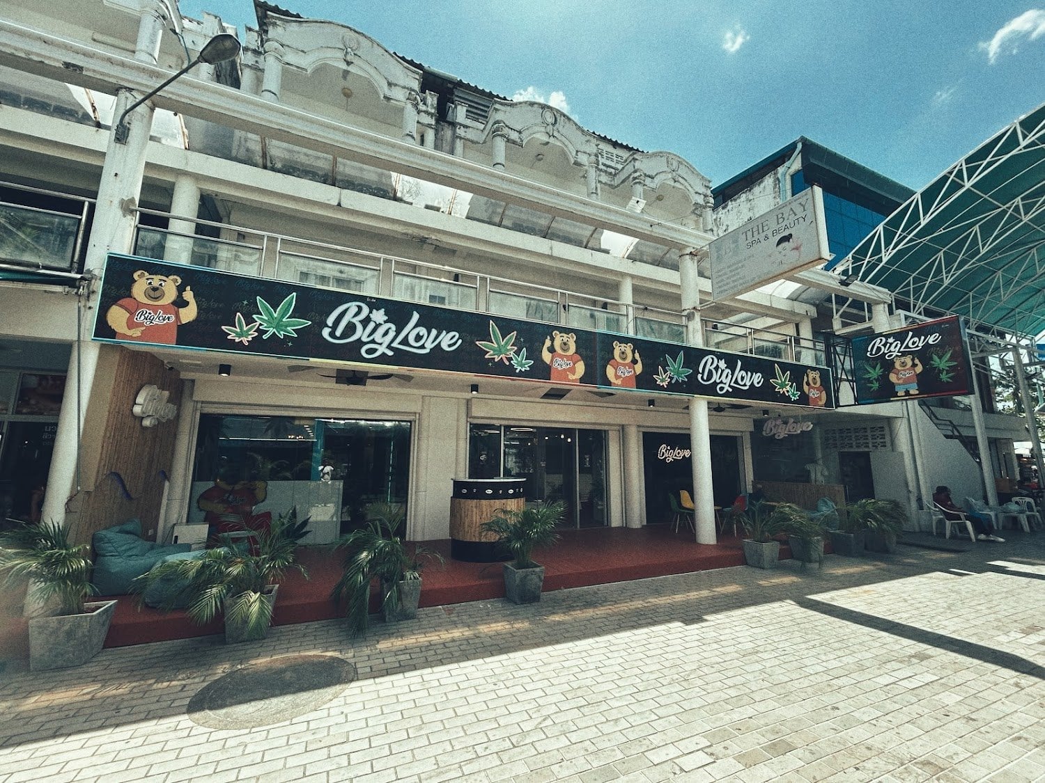 Big Love - Cannabis Bar