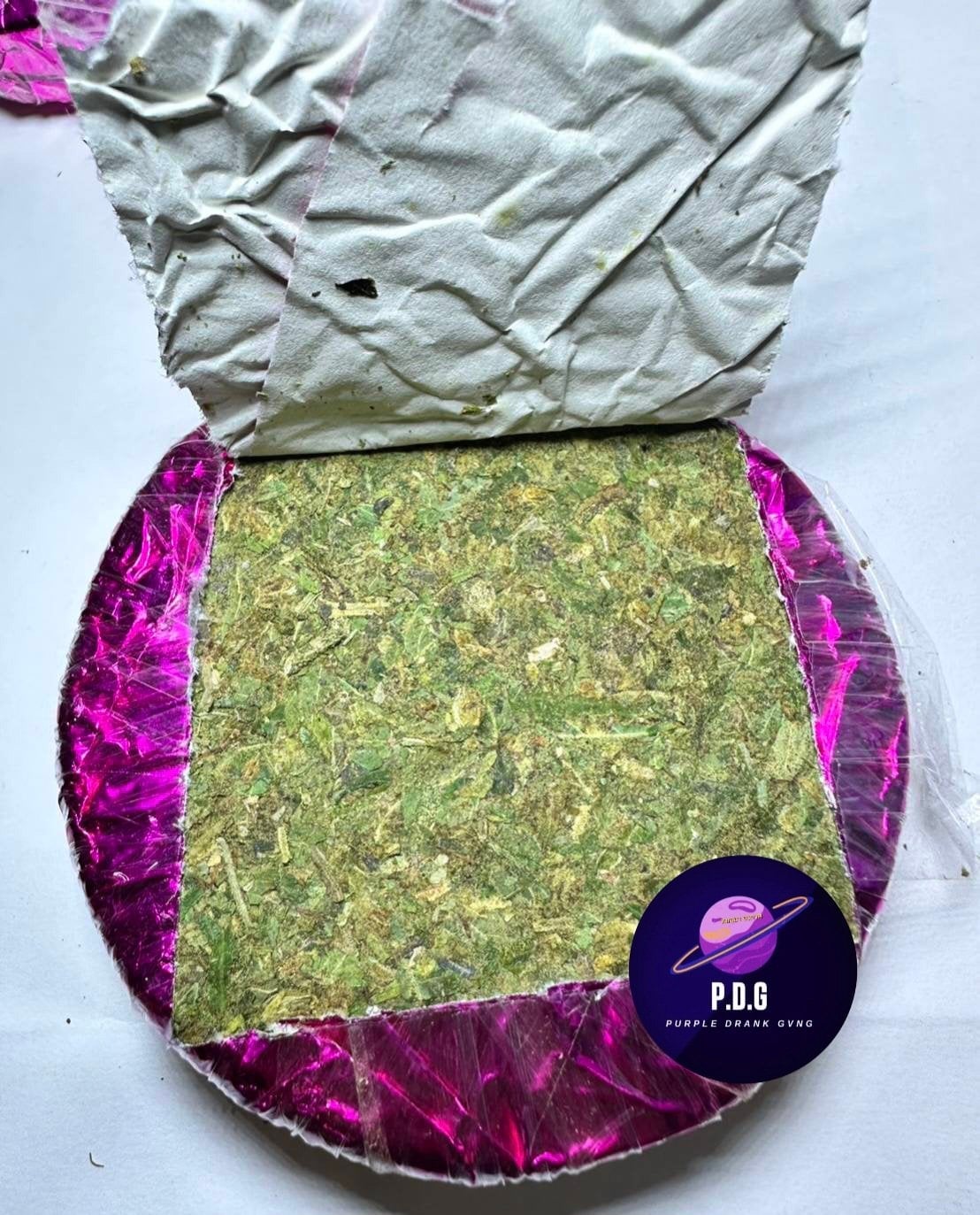 24 . - 44 Smoke Weed