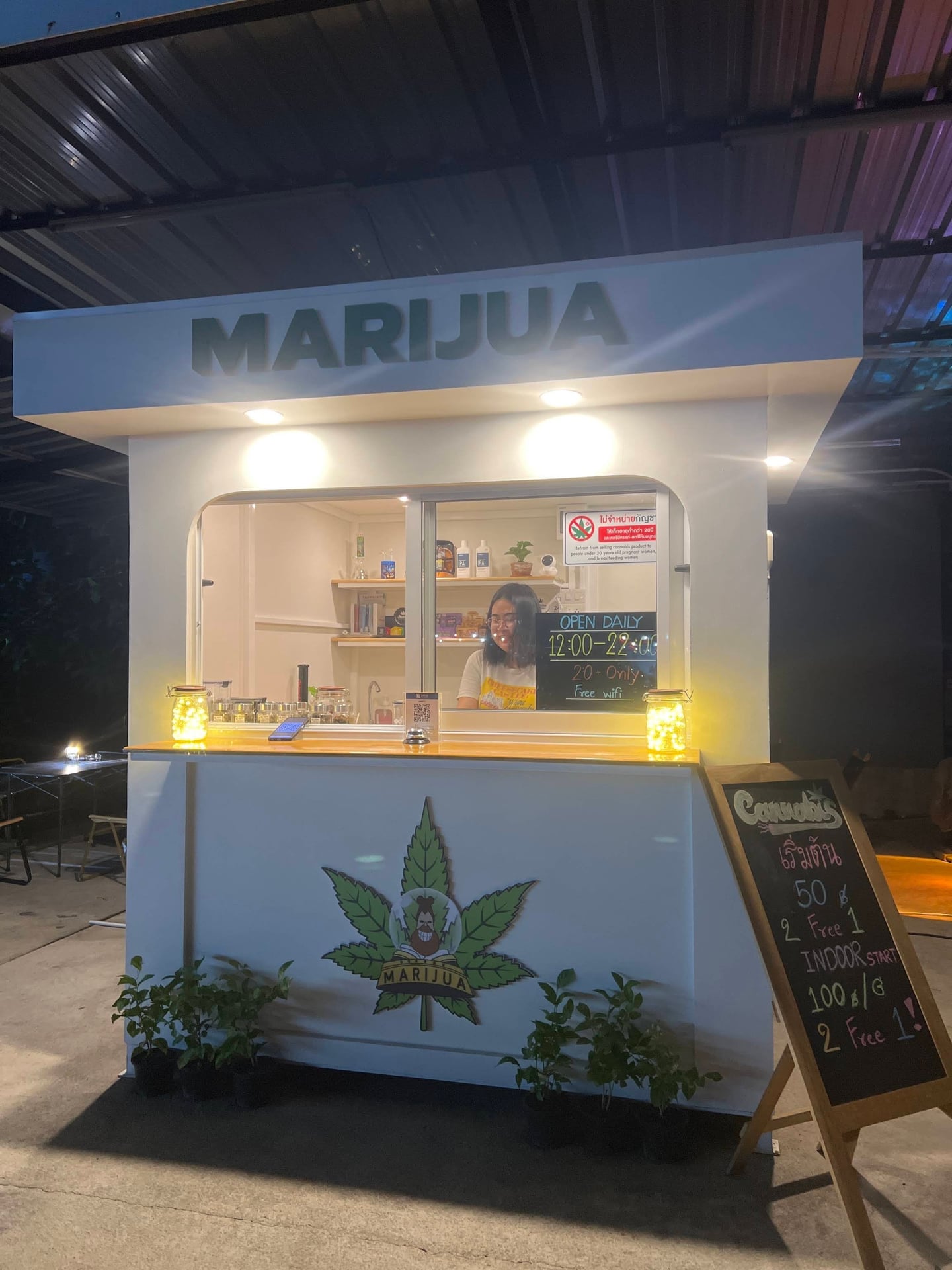 Marijua2 - -Weed-cannabis