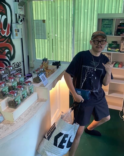 Weed Shop Highrisk Saraphi