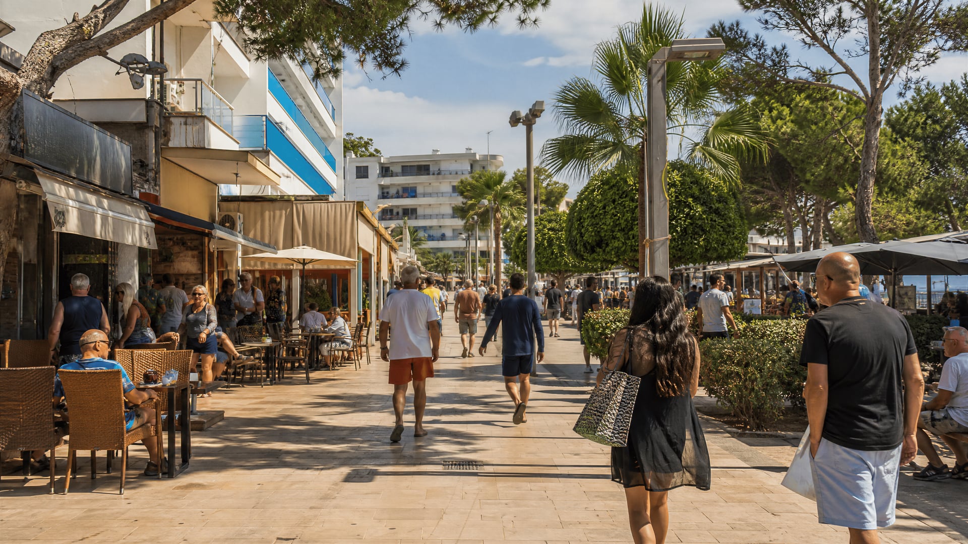 Son Maties street scene in Palmanova with shops, cafés, and club context