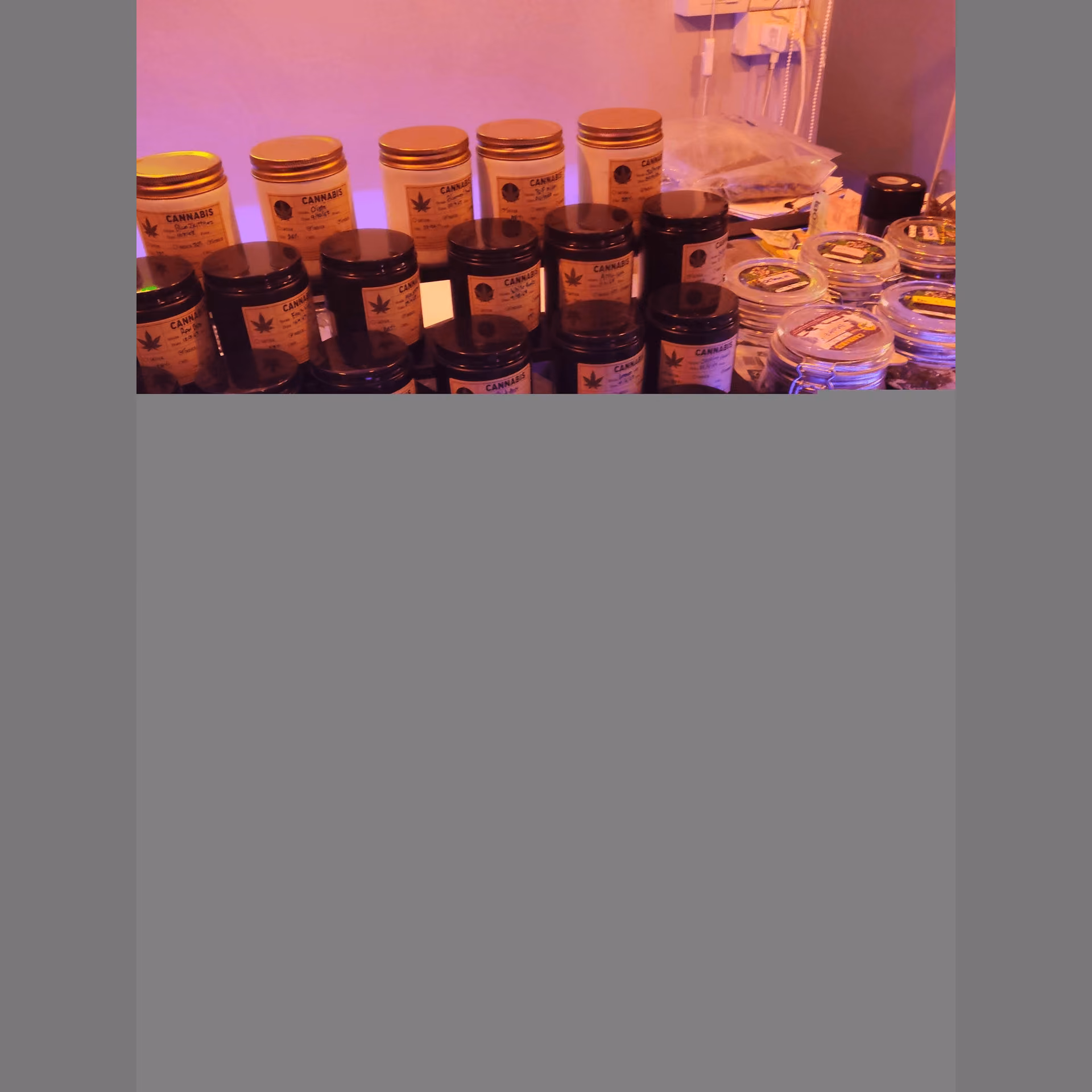 कैनबिस सोशल क्लब Best Weed Cannabis लोगो