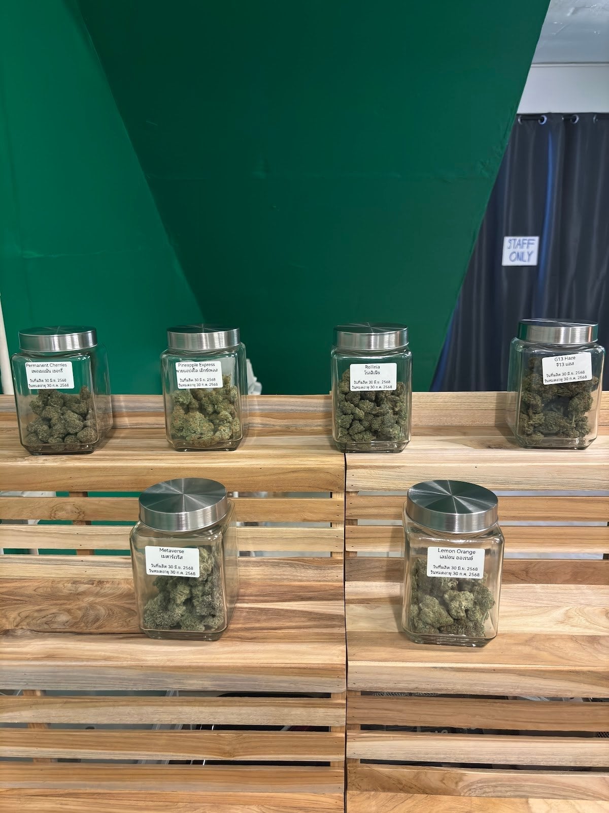 Weed King Cannabis Store Dispensary Marijuanas Edible