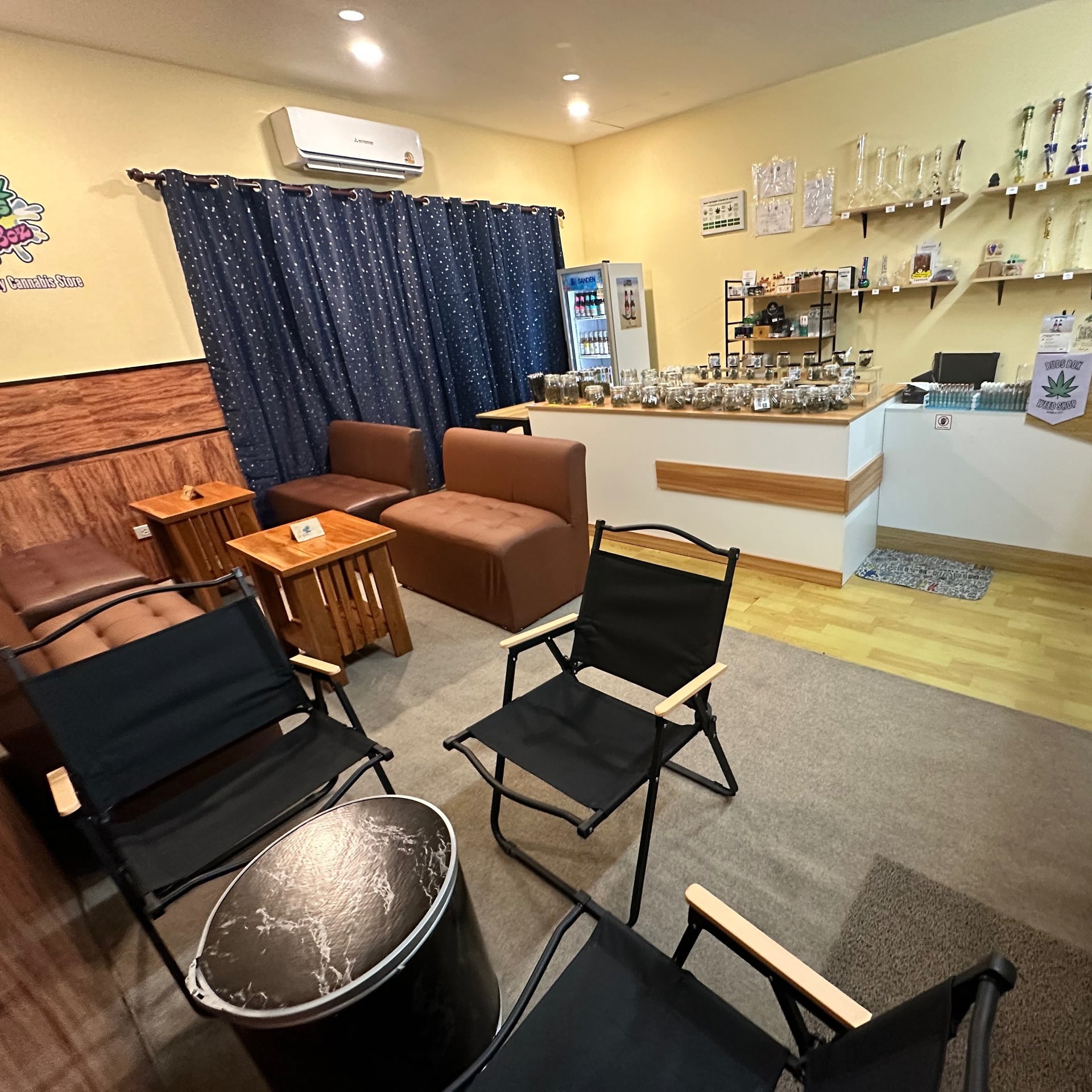 Buds Box Dispensary Cannabis Store , Weed Cafe , Weed Shop Local Price