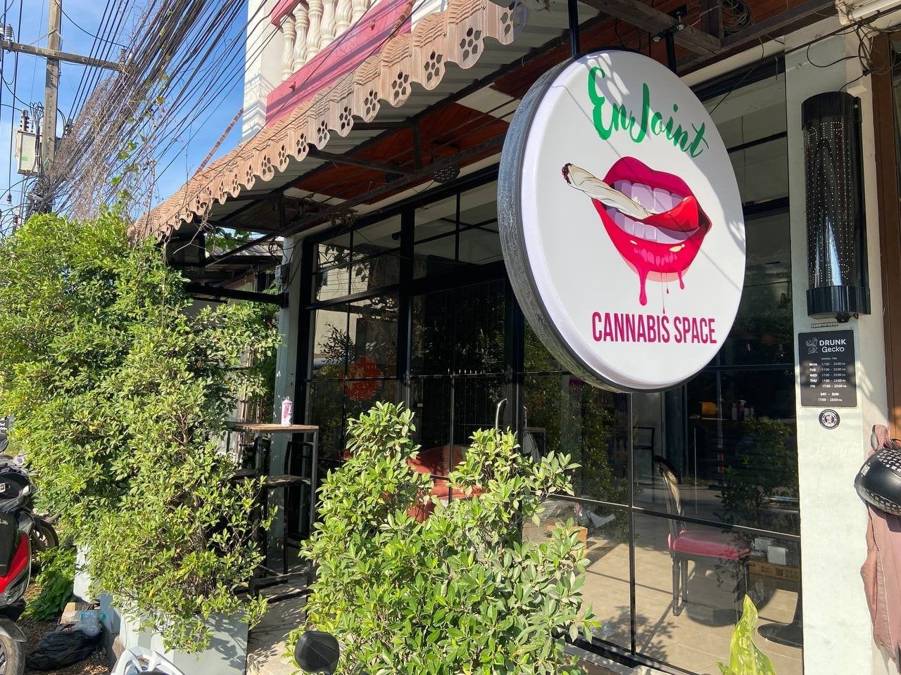 Art Bar EnJoint Cannabis Space