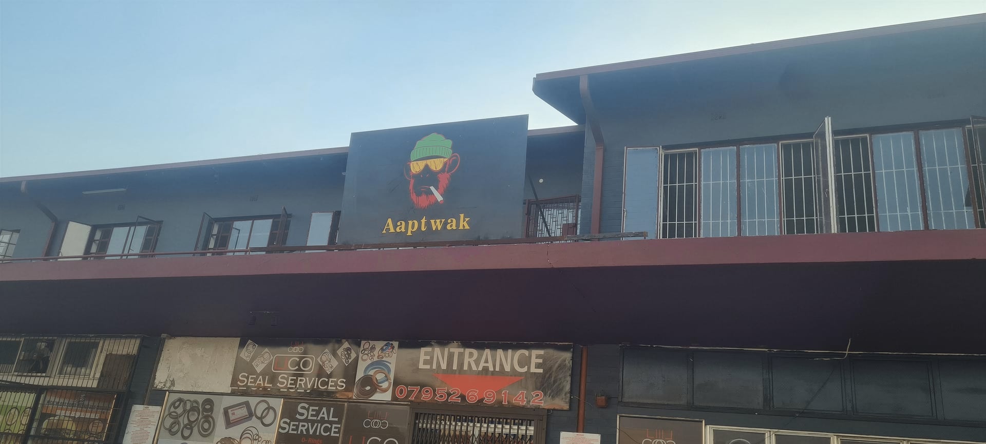 Aaptwak Lounge