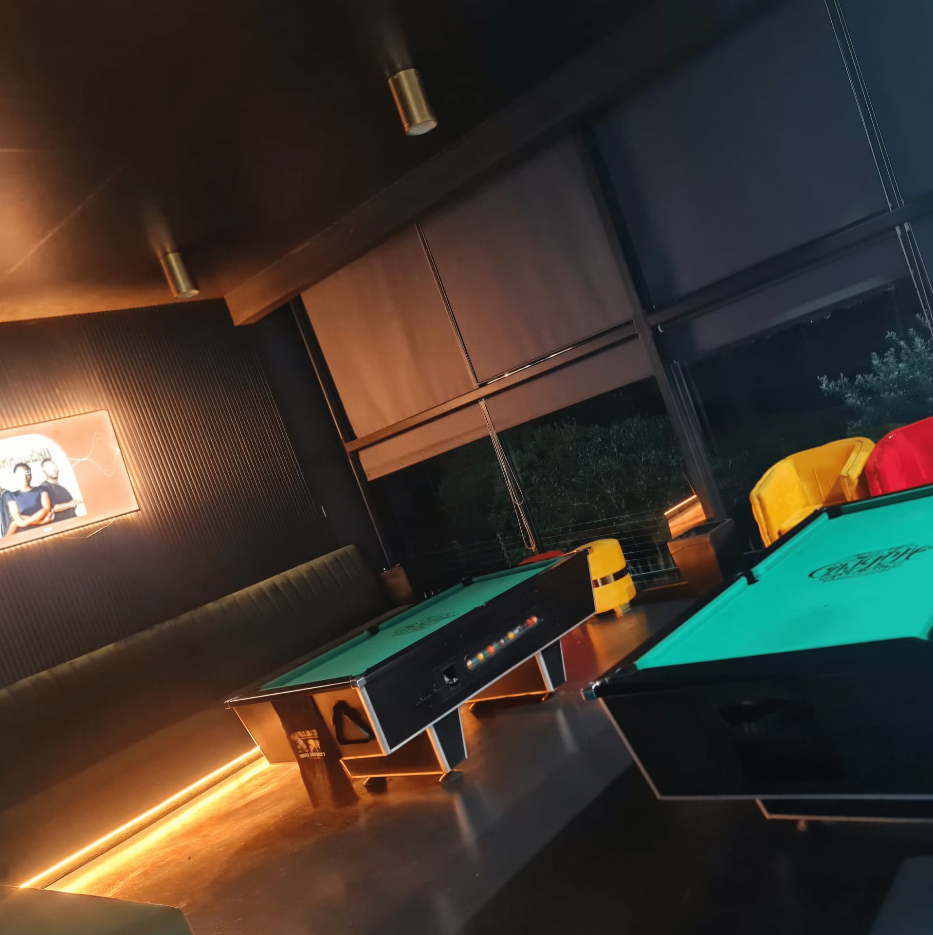 Hybrid Lounge