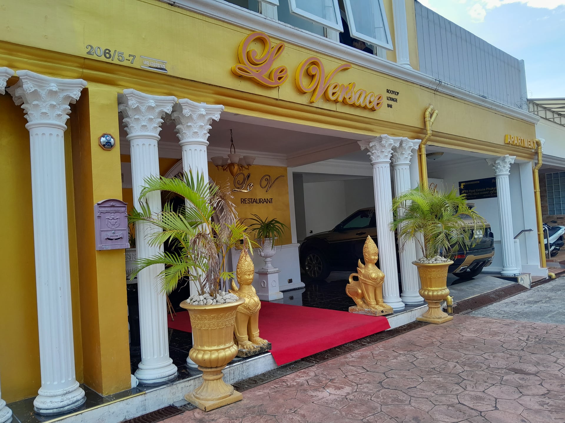 Cannabis Premium Organic Shop Le Versace