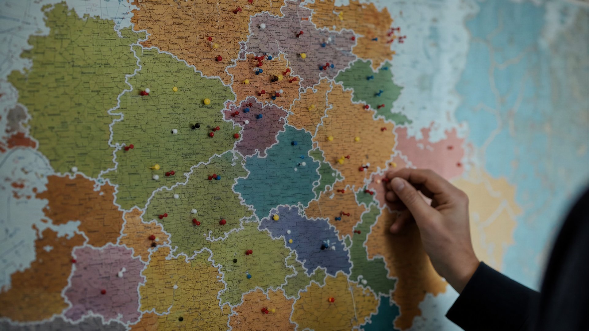 Map-style illustration of Germany with highlighted states representing club rollout and enforcement pressure.