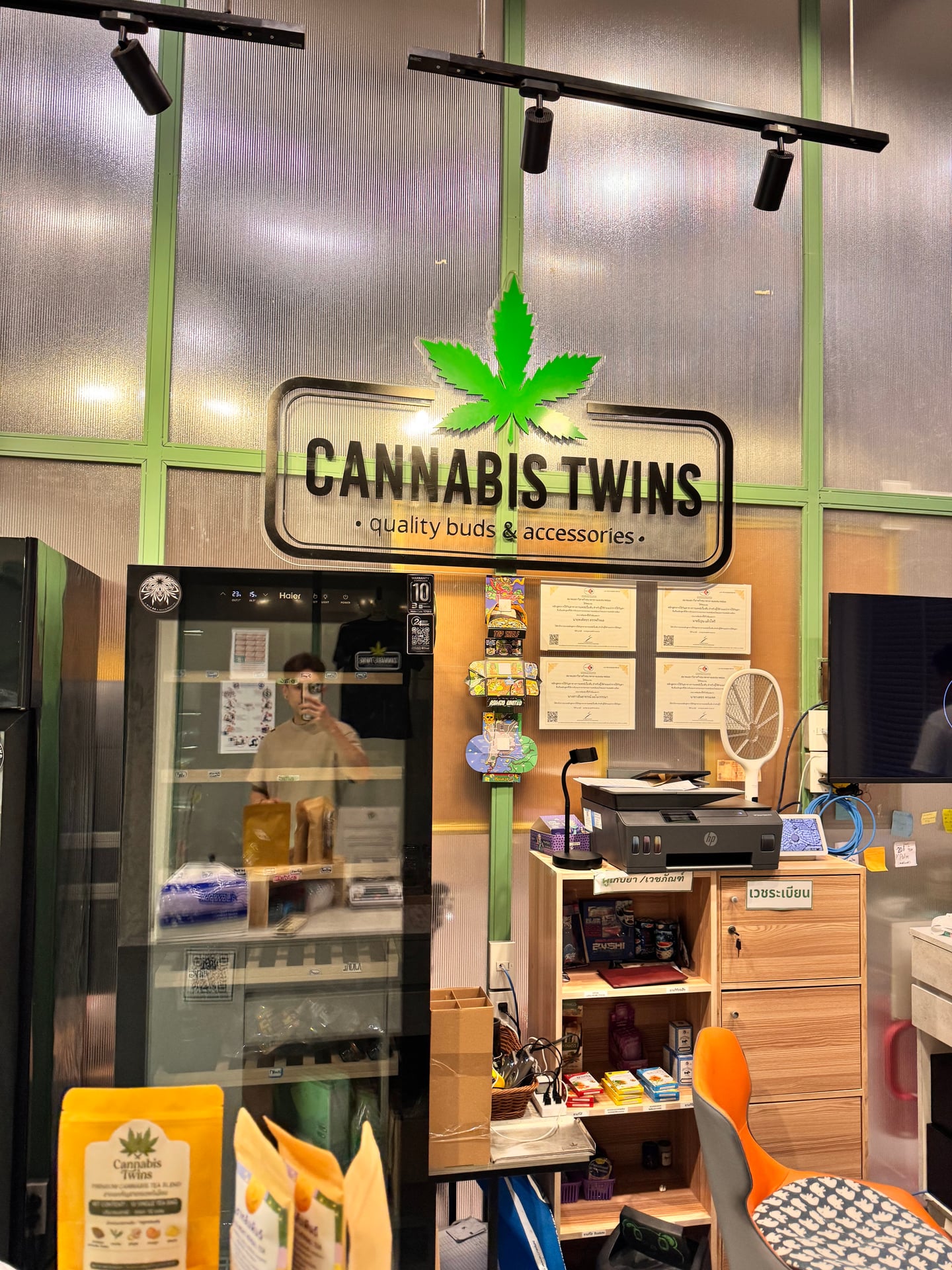 CANNABIS TWINS Dispensary, Lounge And Weed Shop - Phloen Chit