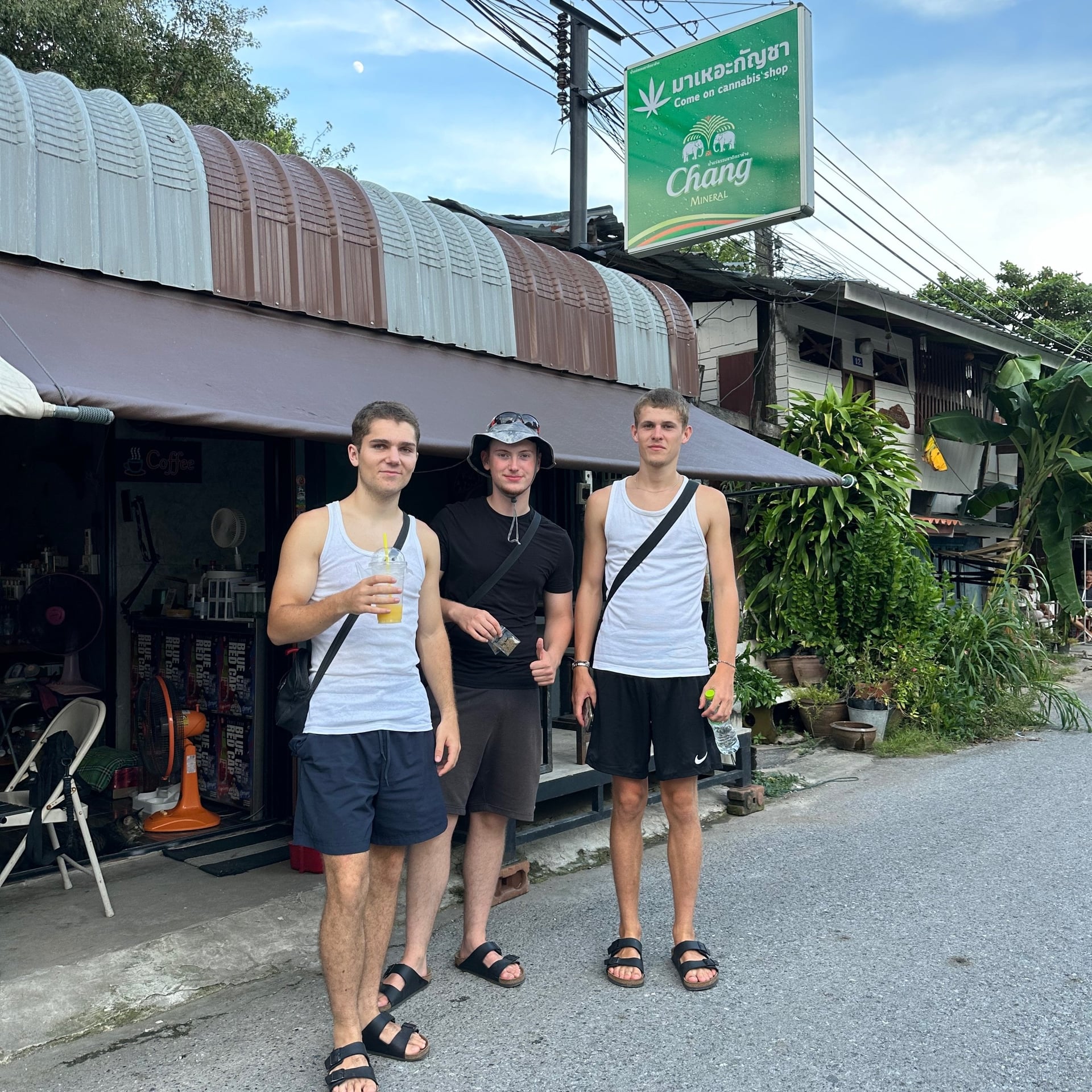 2 Come On Cannabis Shop Lopburi