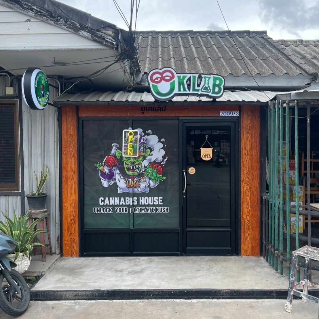 Uklab Weed Dispensary Near BTS Bearing