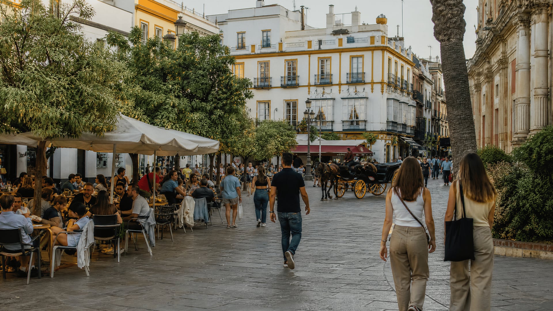 Seville street scene showing walkable neighborhoods and everyday club access context