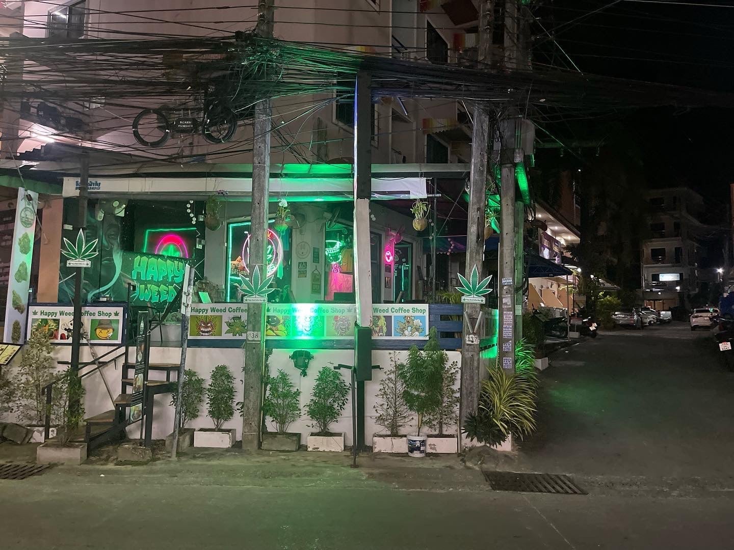 Blow Green Leaf: Premium Cannabis Coffeeshop Patong Phuket THAILANDE