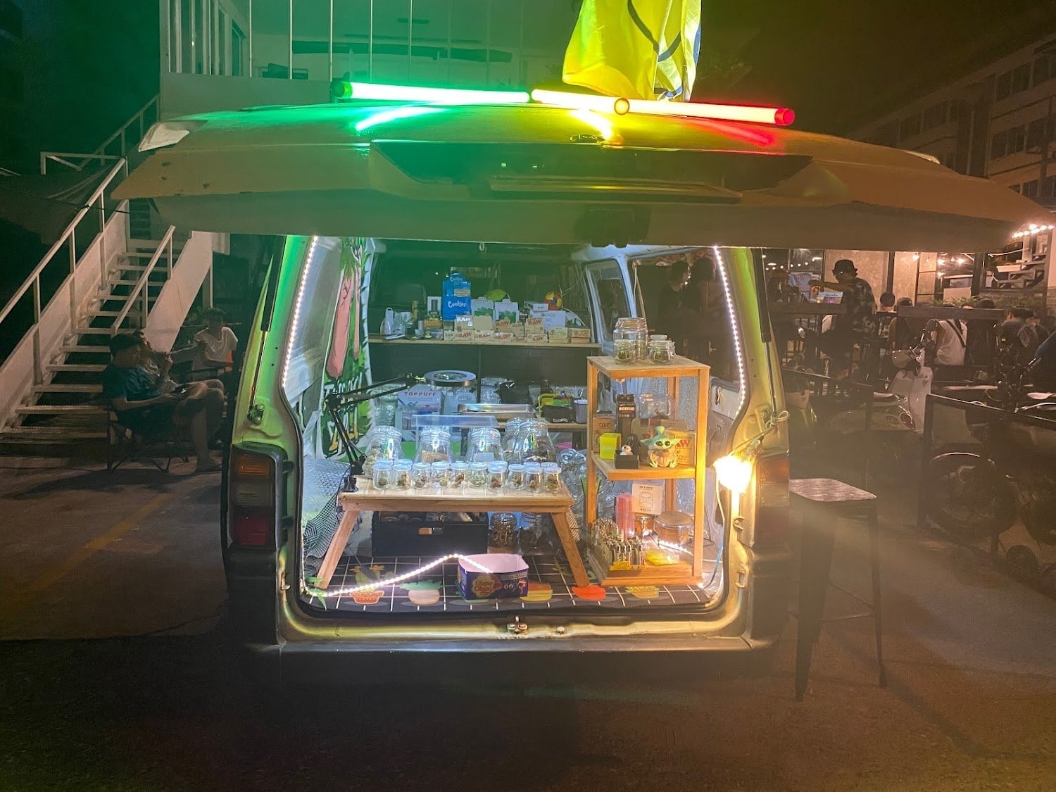 Weedvan