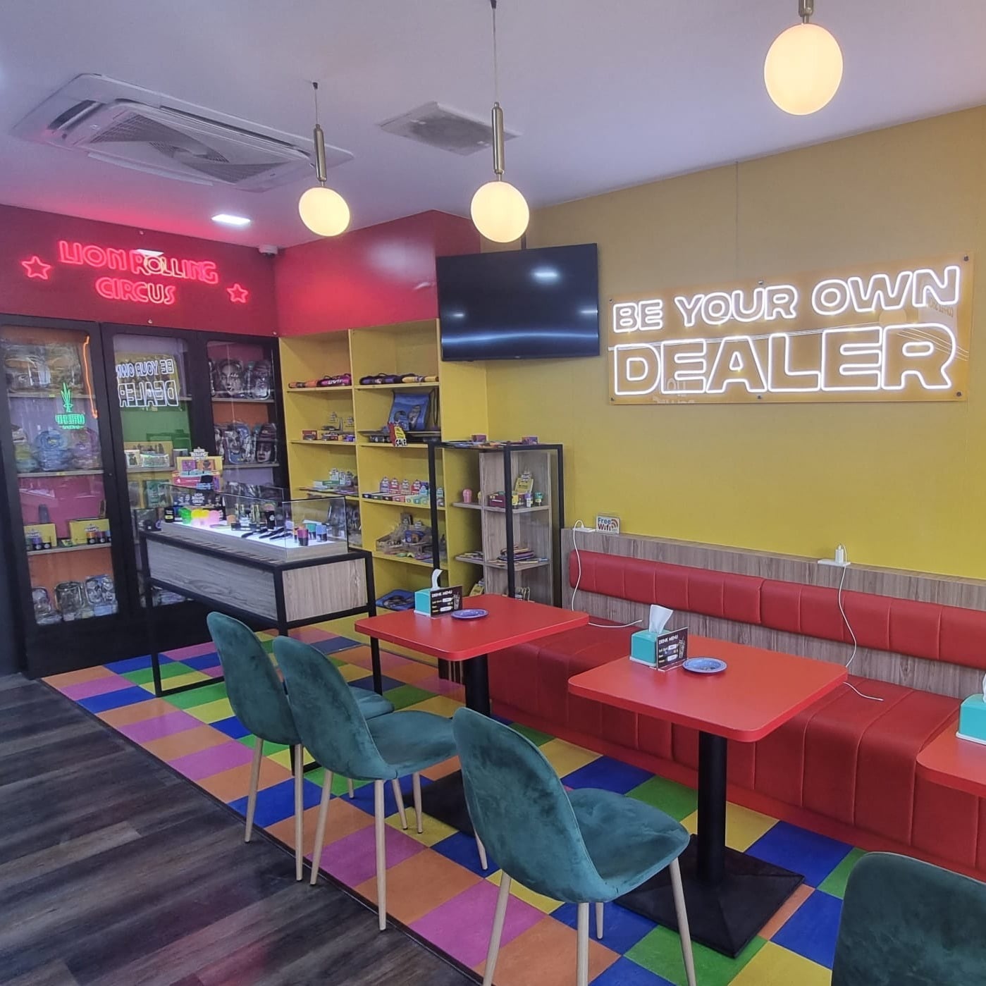 Lion Rolling Circus - Dispensary, Chaweng Beach