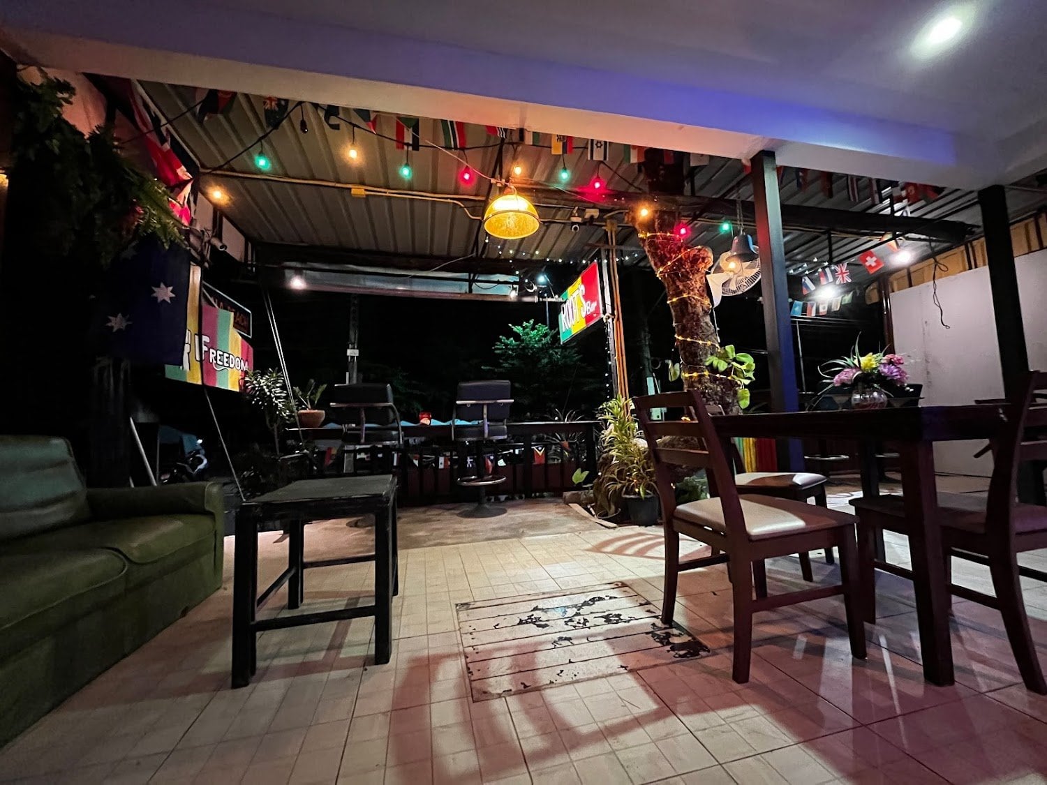 Roots Bar Kamala Beach