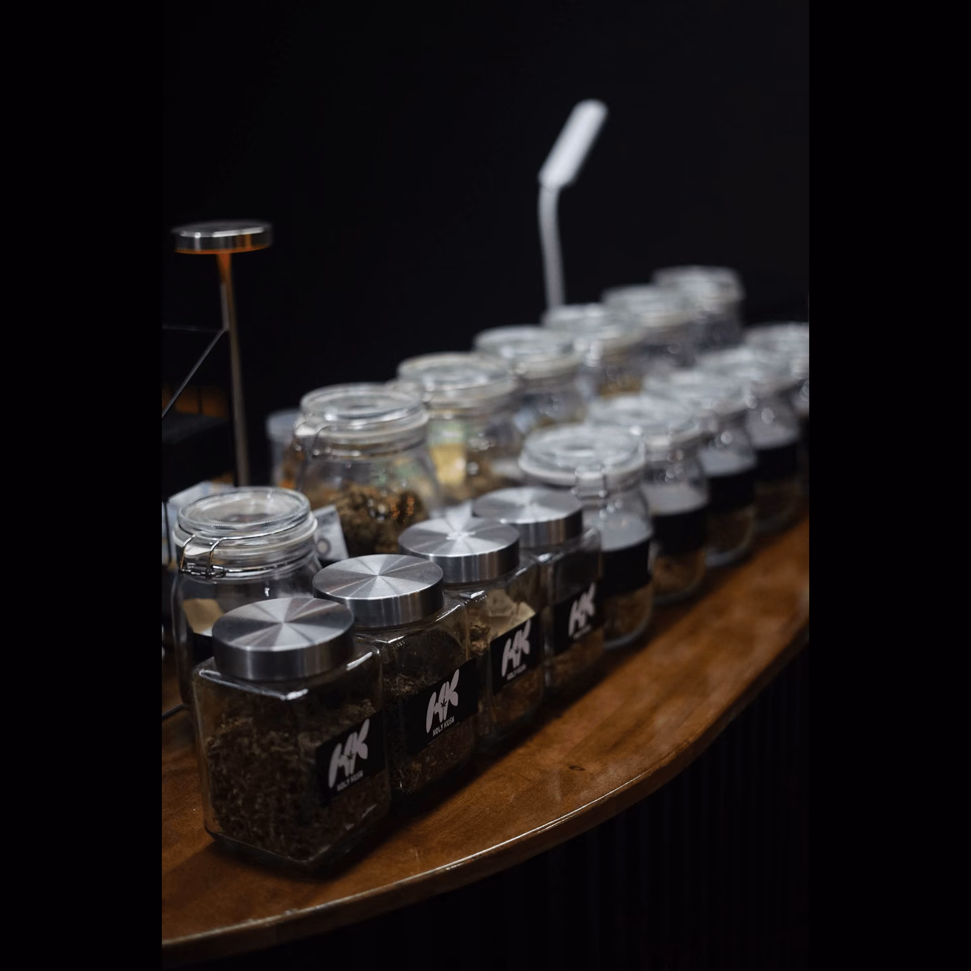 Rayong में कैनबिस सोशल क्लब Holy Kush लोगो