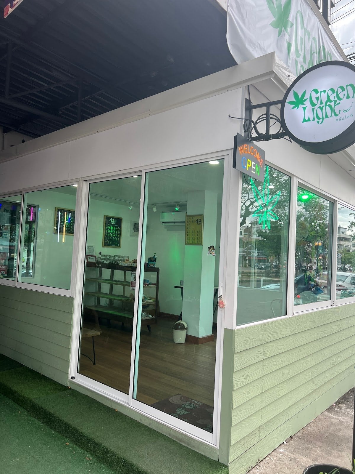 Green Light Cannabis CNX