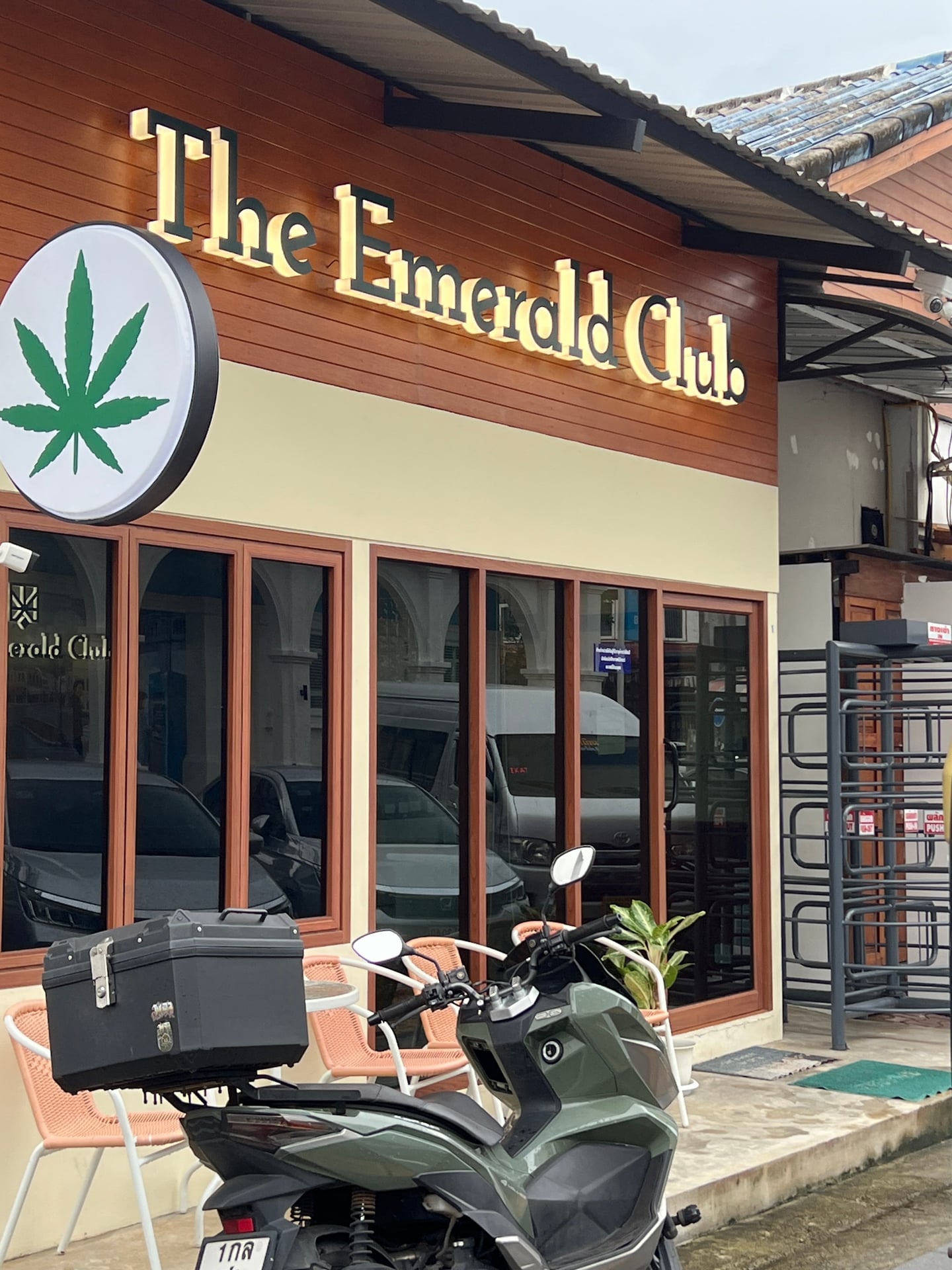 The Emerald Club Oldtown