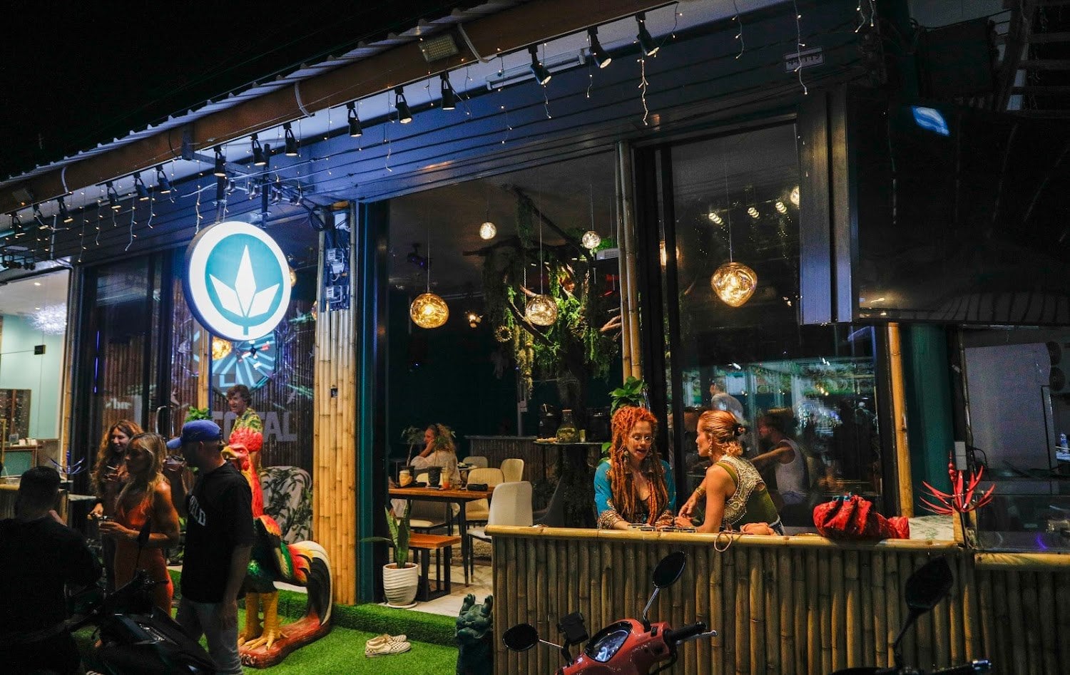 LATOTAL - Concept Bar