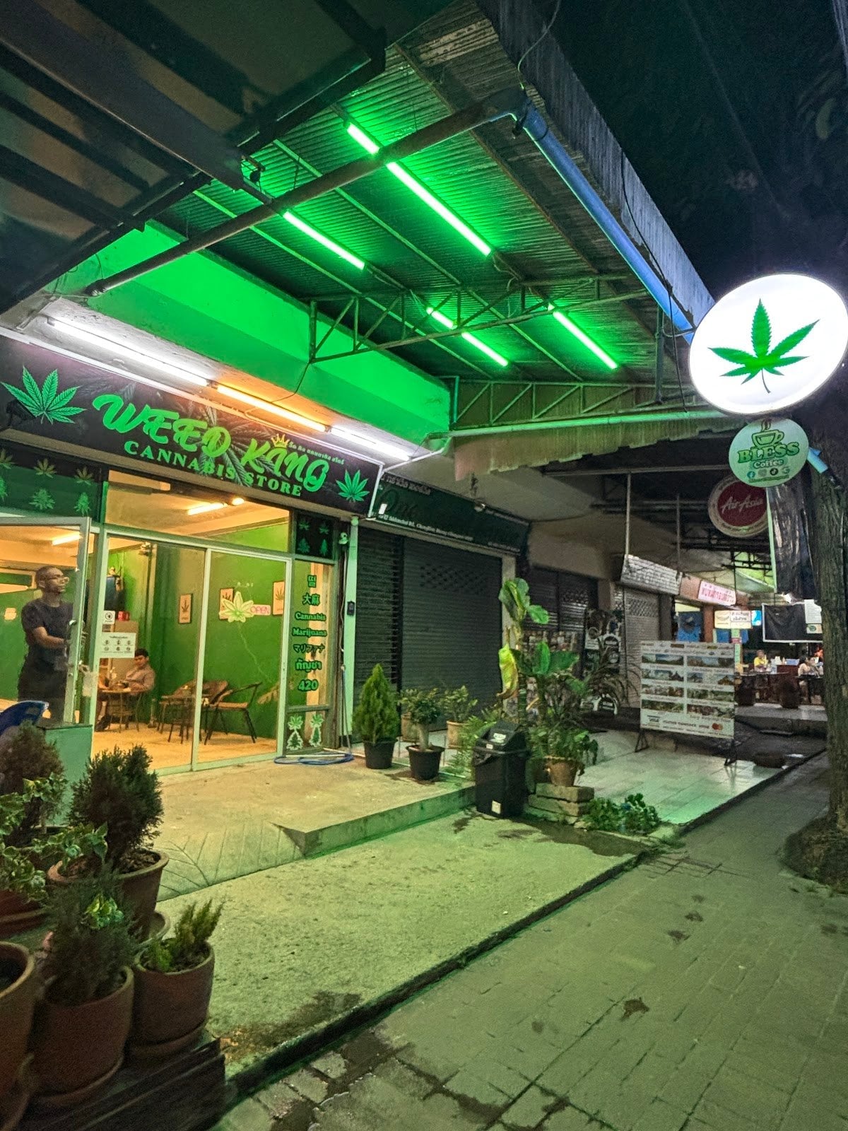 Weed King Cannabis Store Dispensary Marijuanas Edible