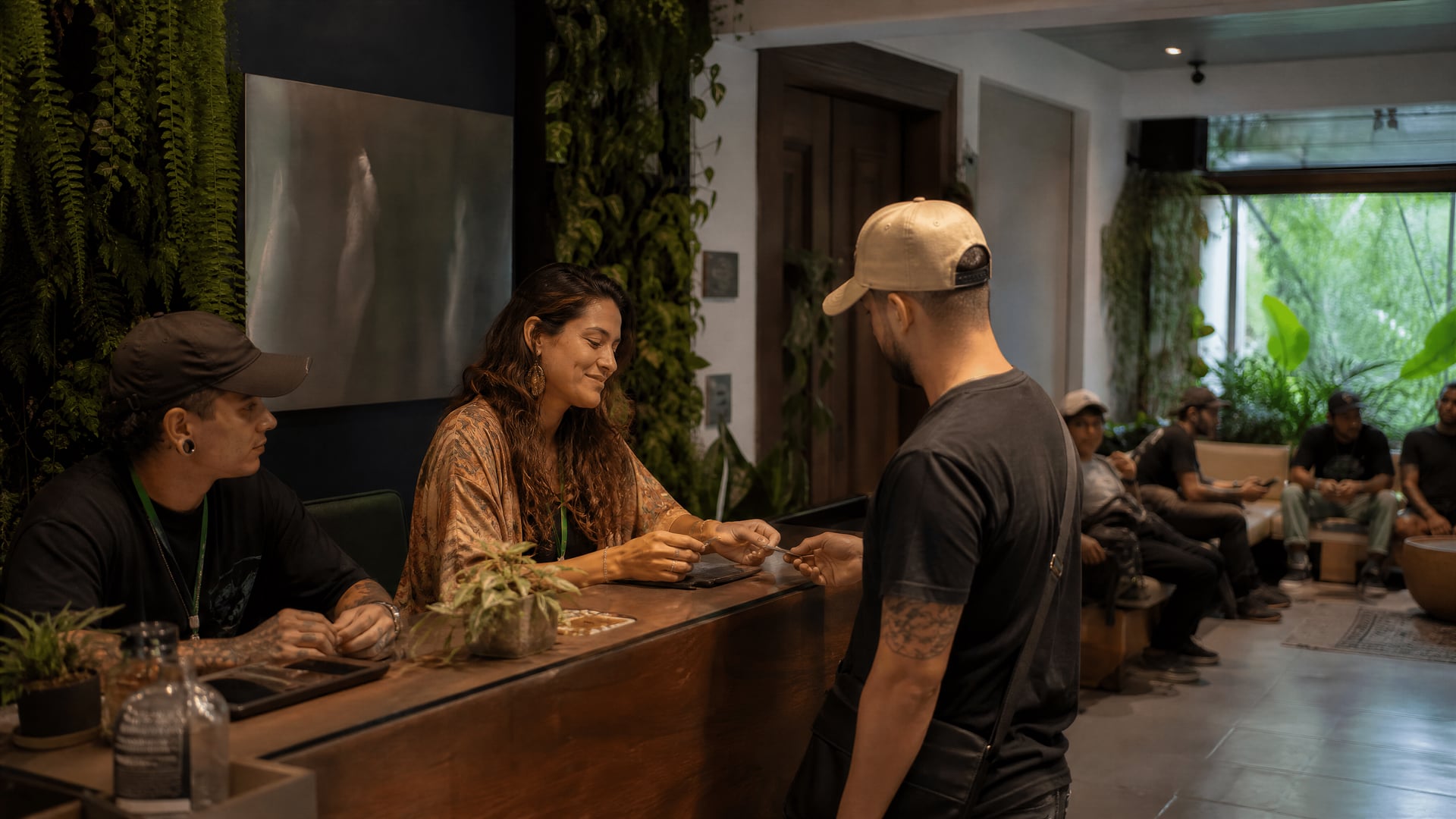 Colombia reception area for kannabisz szociális klub membership check-in