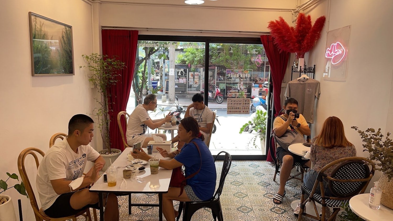 Leaf Cannabis Cafe