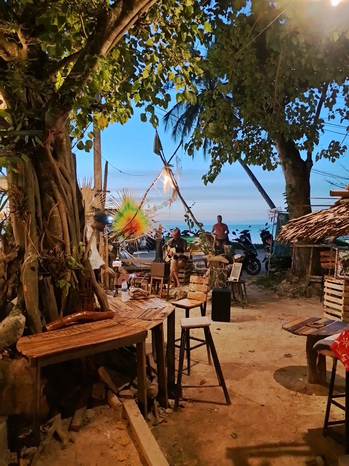 LATOTAL - Concept Bar