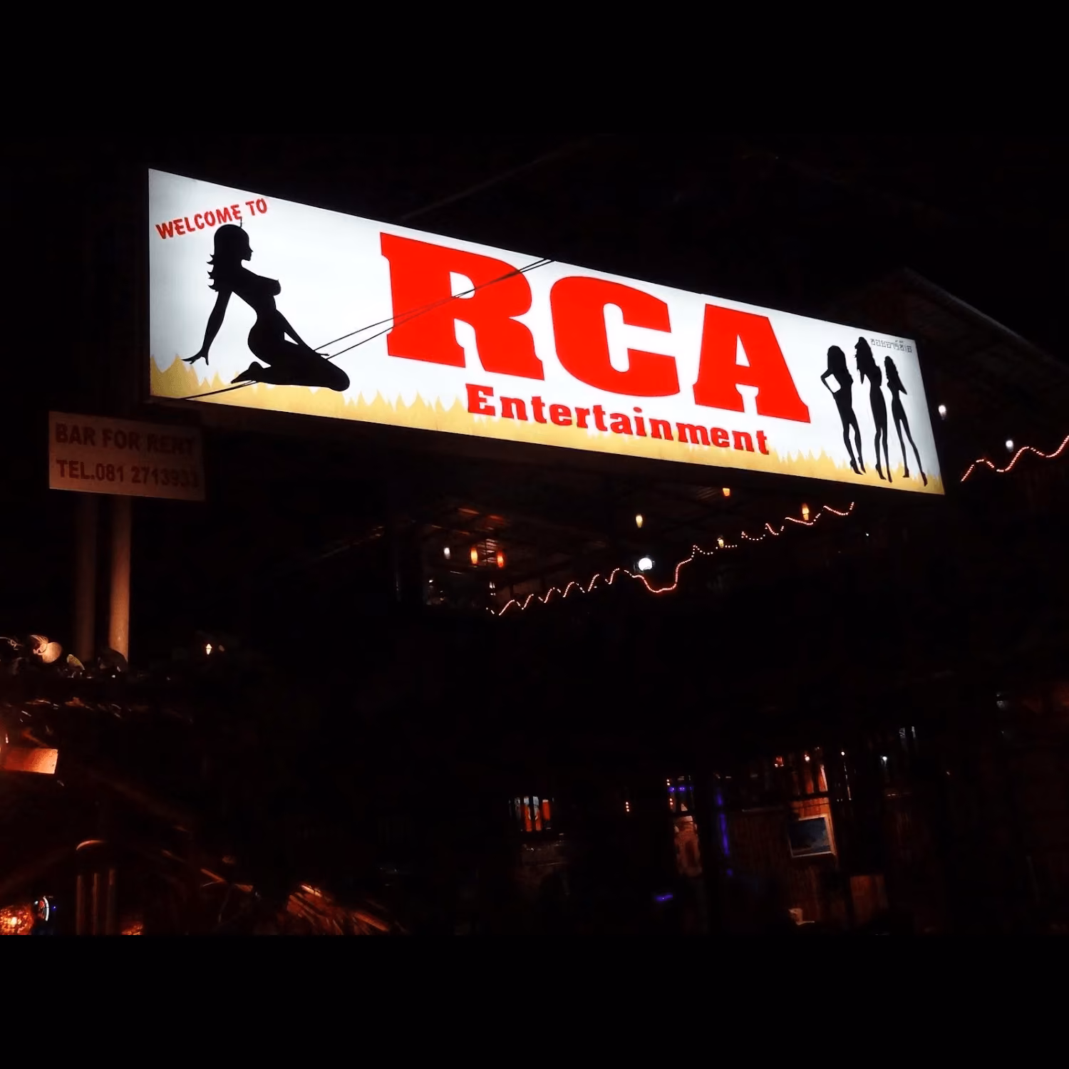 نادي القنب الاجتماعي Bamboo Bar شعار