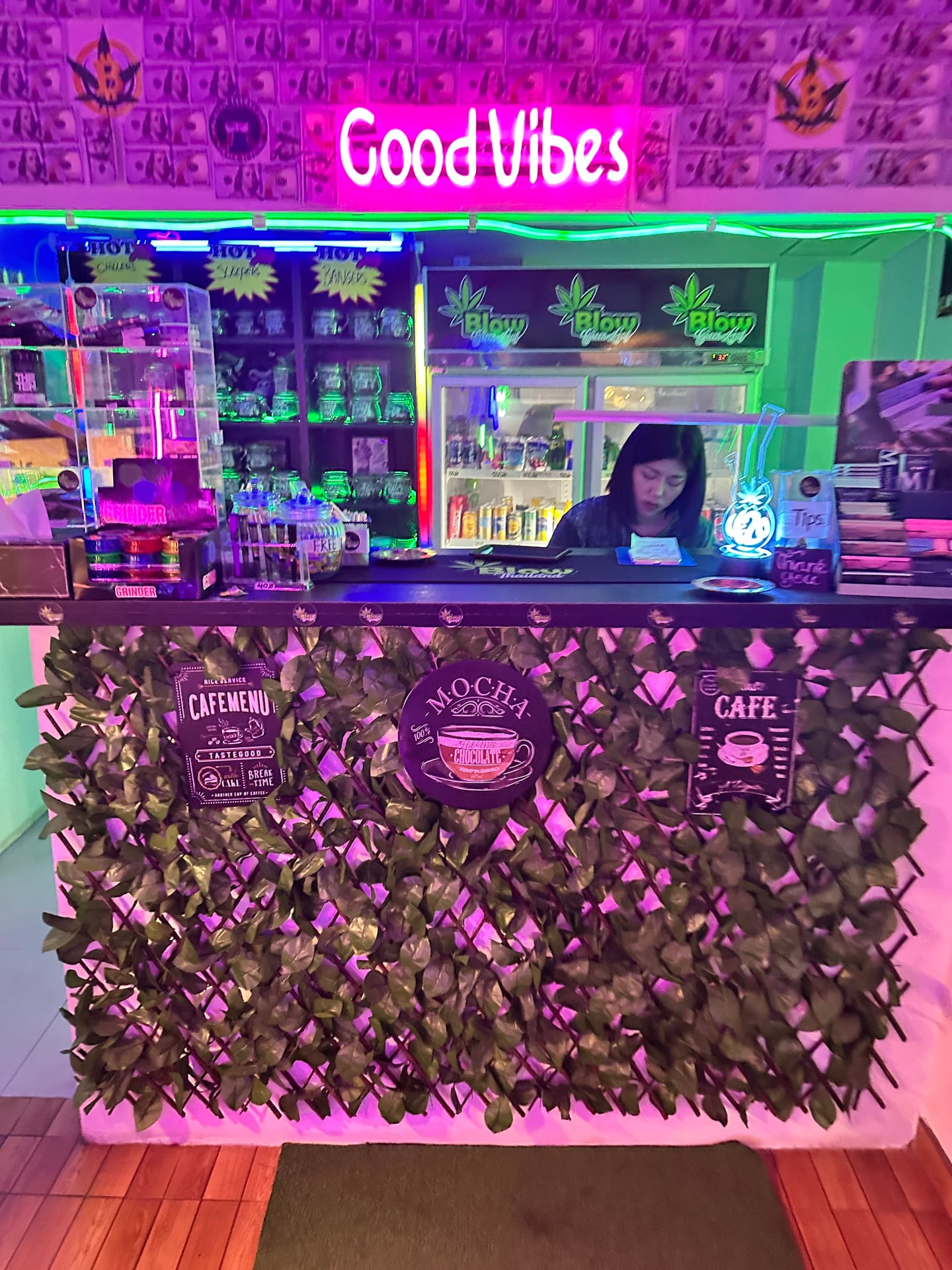 Blow Green Leaf: Premium Cannabis Coffeeshop Patong Phuket THAILANDE