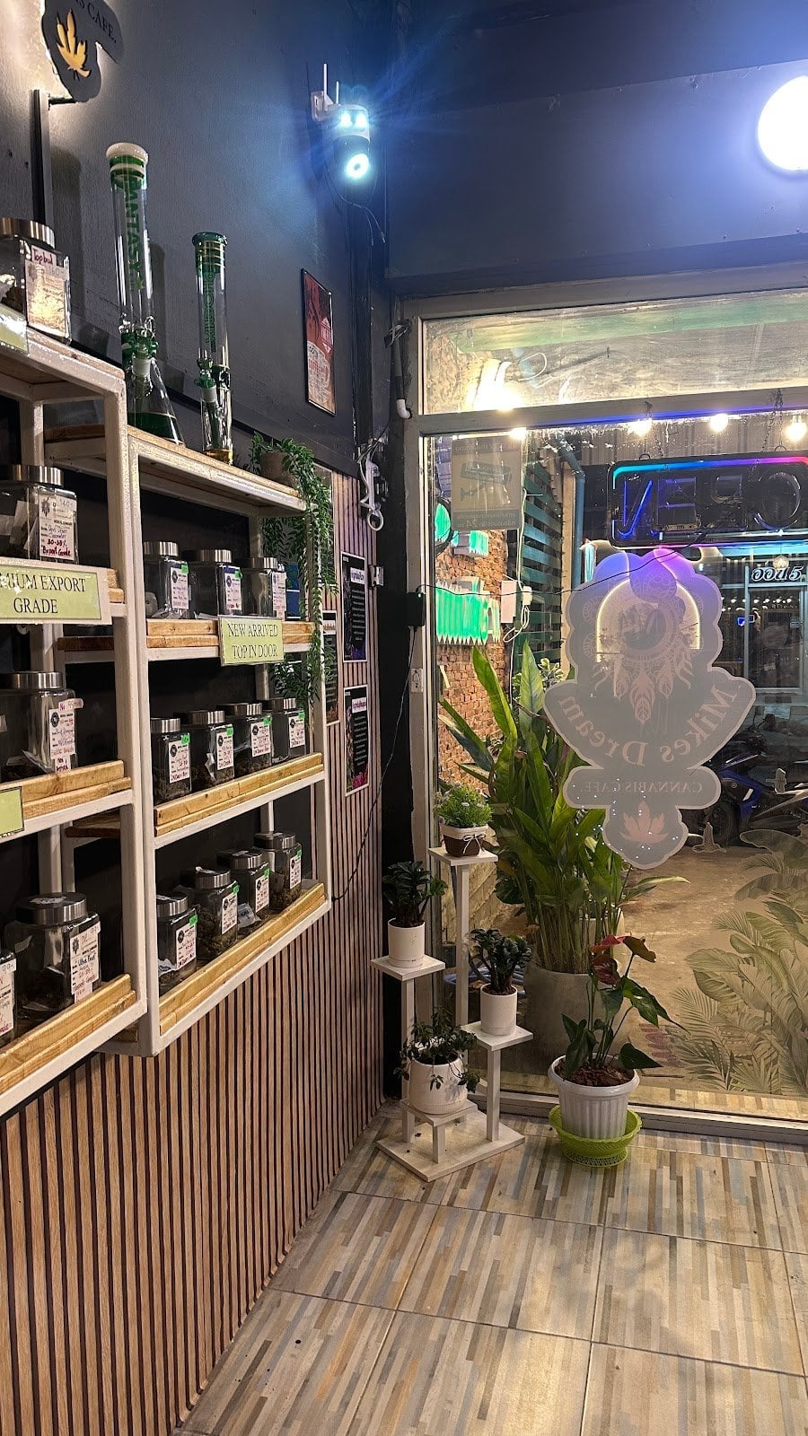 Mike Dream Cannabis Cafe