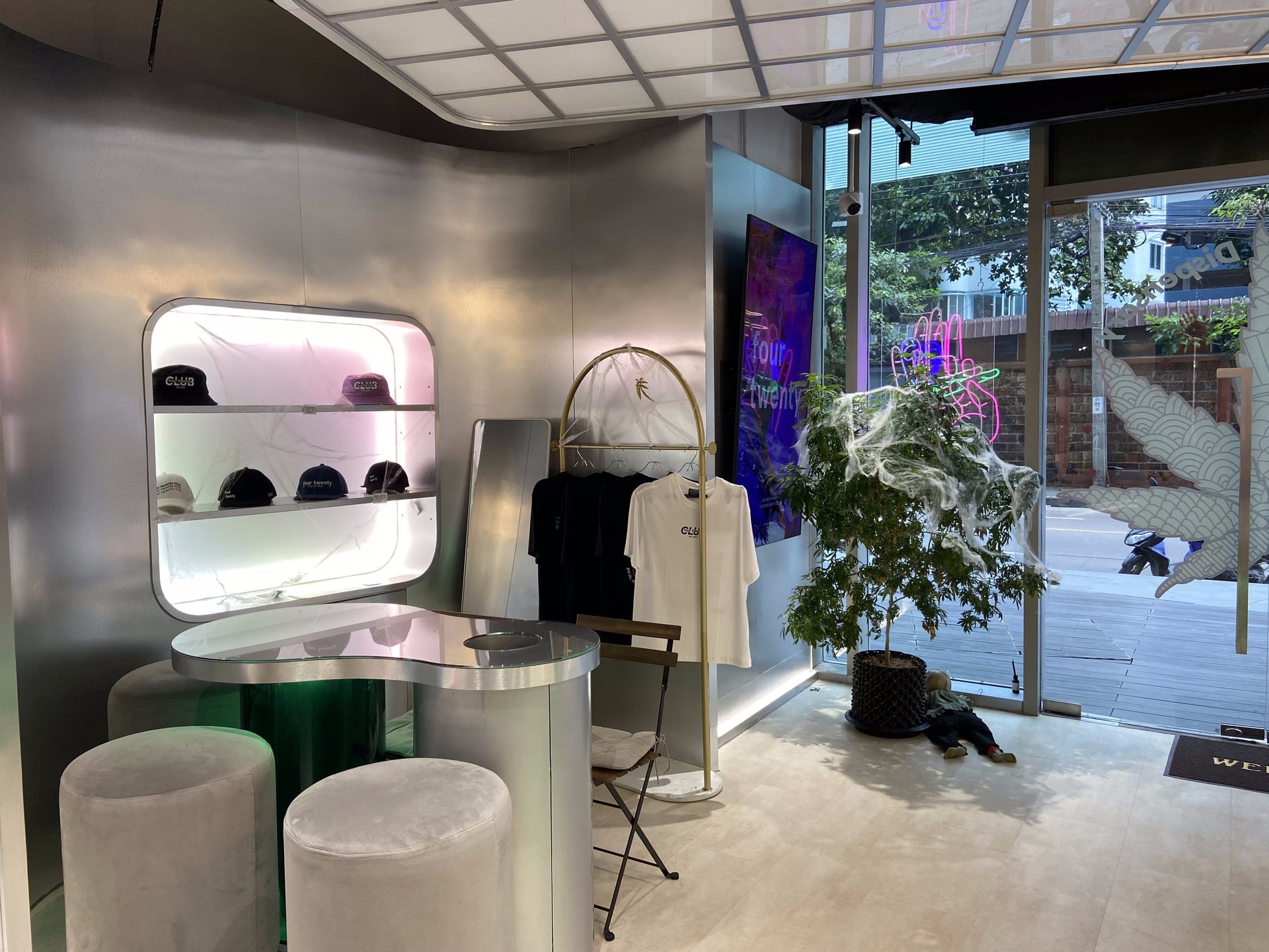 Four Twenty Dispensary - Thong Lor