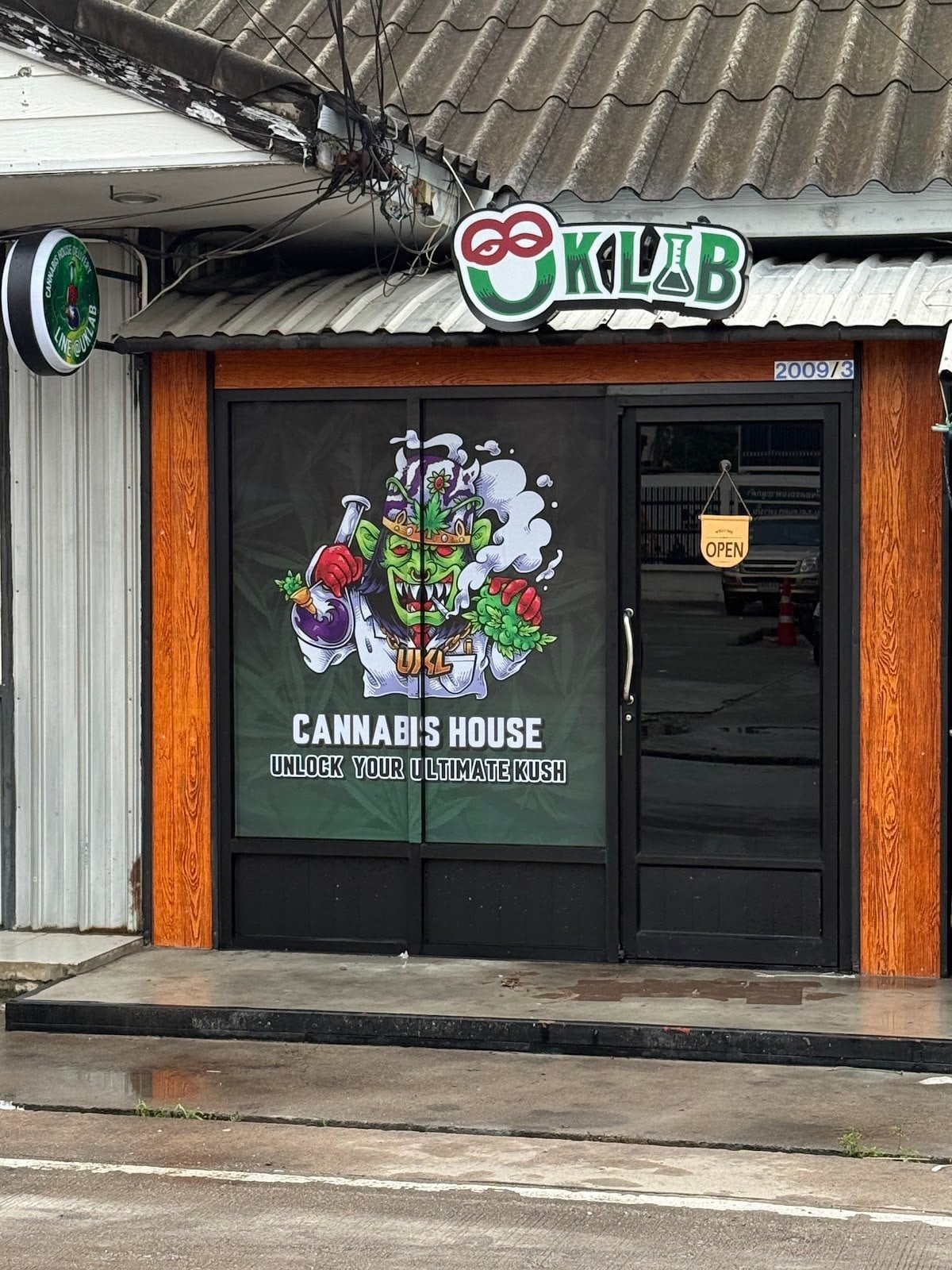 Uklab Weed Dispensary Near BTS Bearing