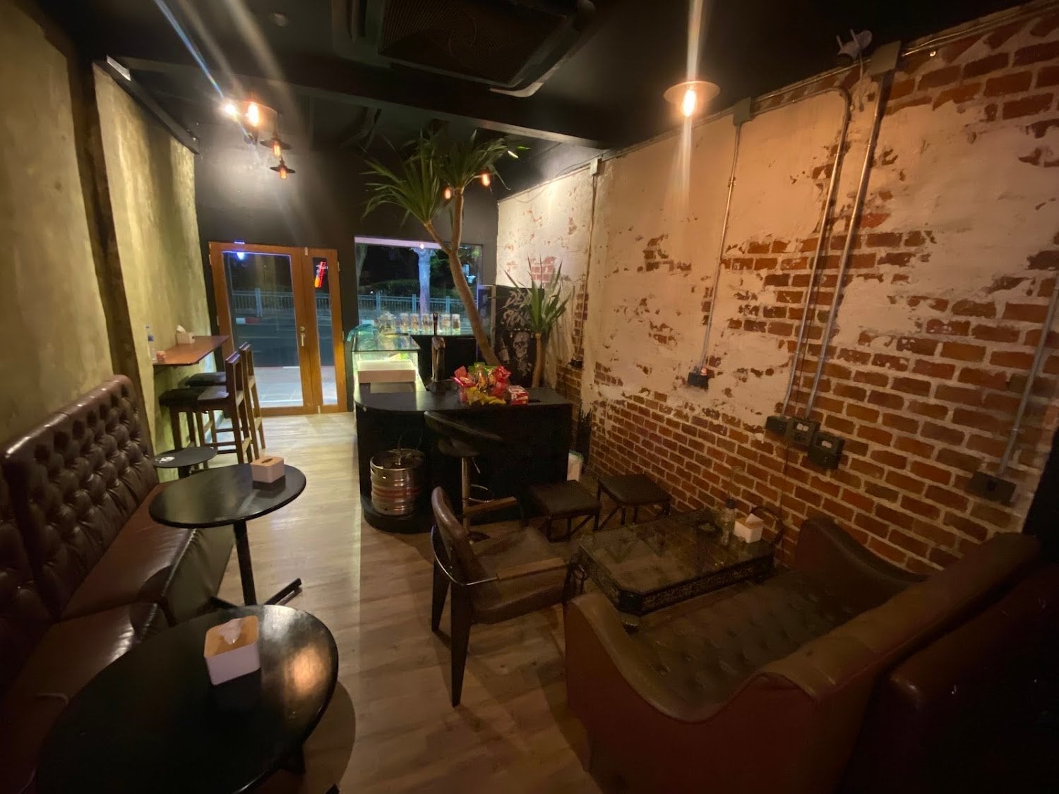 Dead Stoned Cannabis & Craft Beer Asiatique