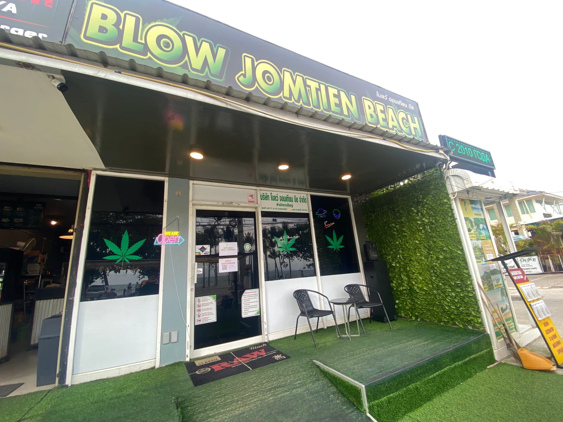 Blow Jomtien Beach