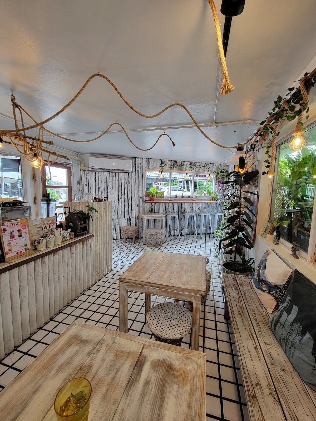 In House Cafe Bar
