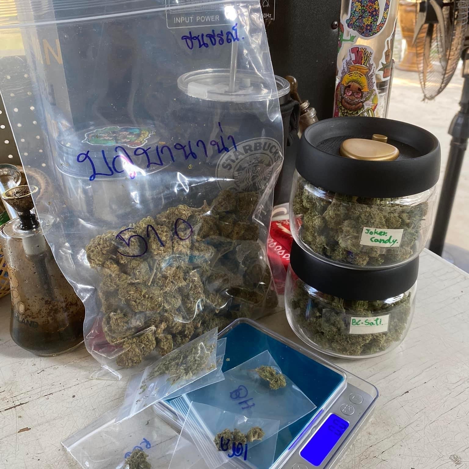 JoysyBK Happy Weed ;)