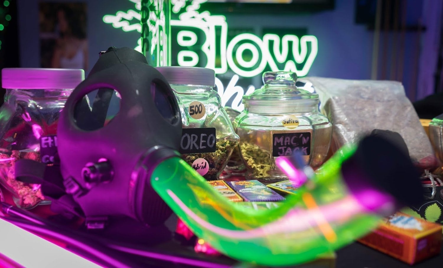 Blow Green Leaf: Premium Cannabis Coffeeshop Patong Phuket THAILANDE