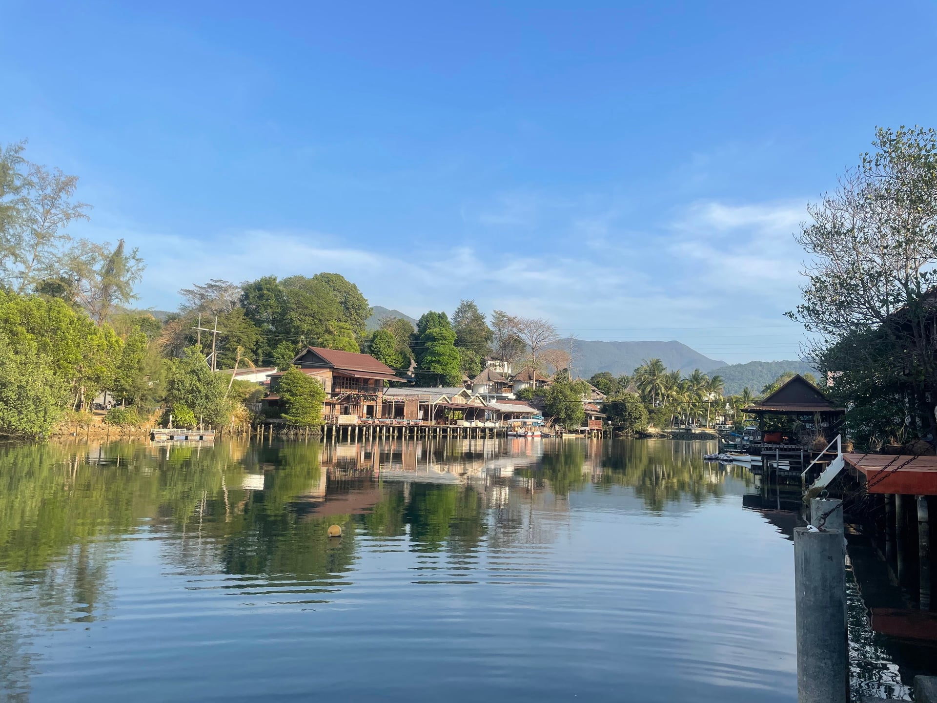 Sapparot Bar & Bungalows
